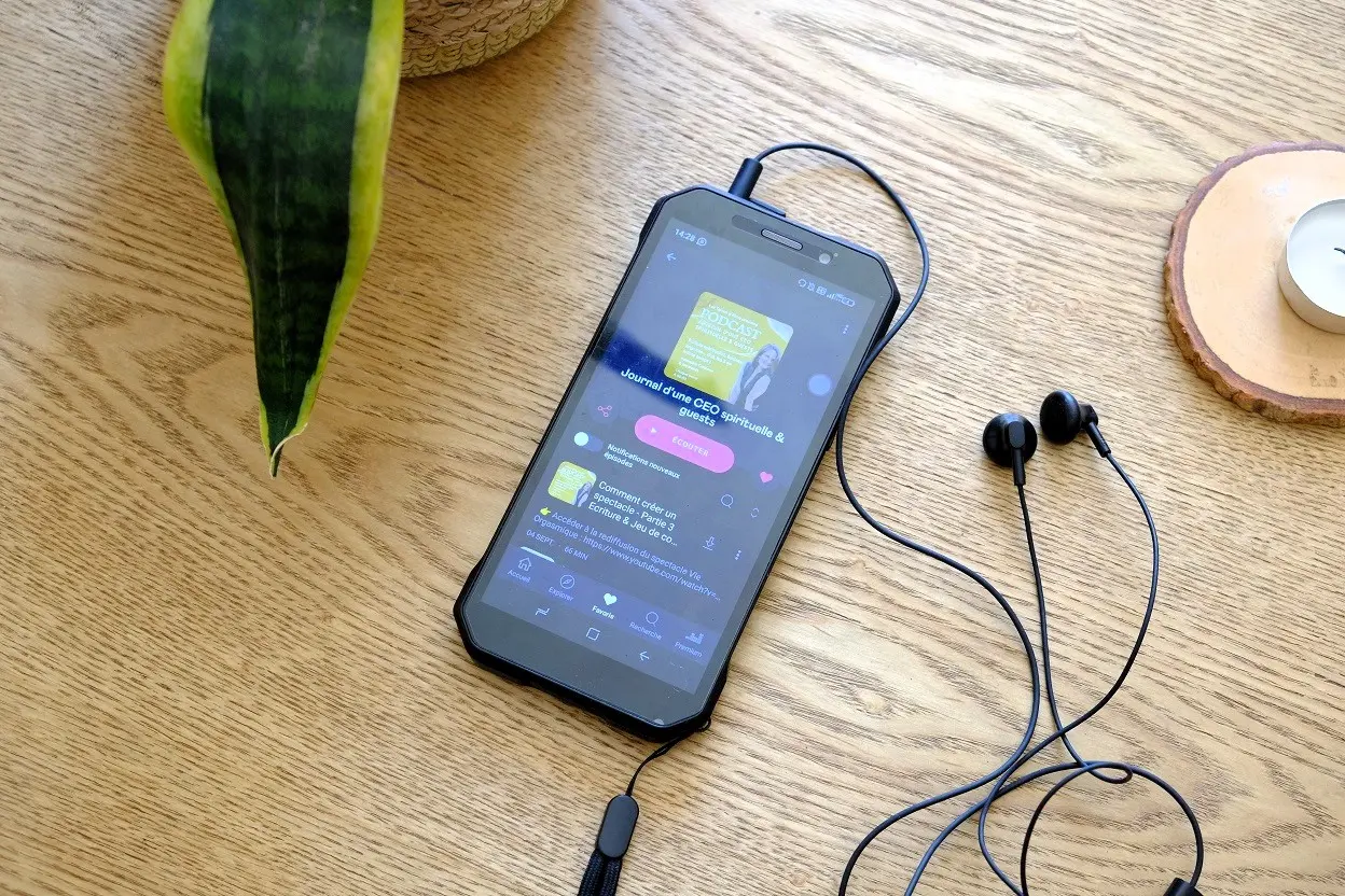 Podcasts spiritualité : les 7 incontournables à écouter en 2025