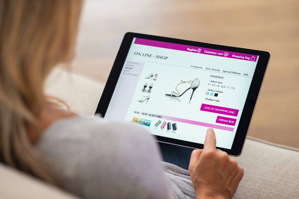 page d'accueil PrestaShop avec bandeau promo et catégories phares
